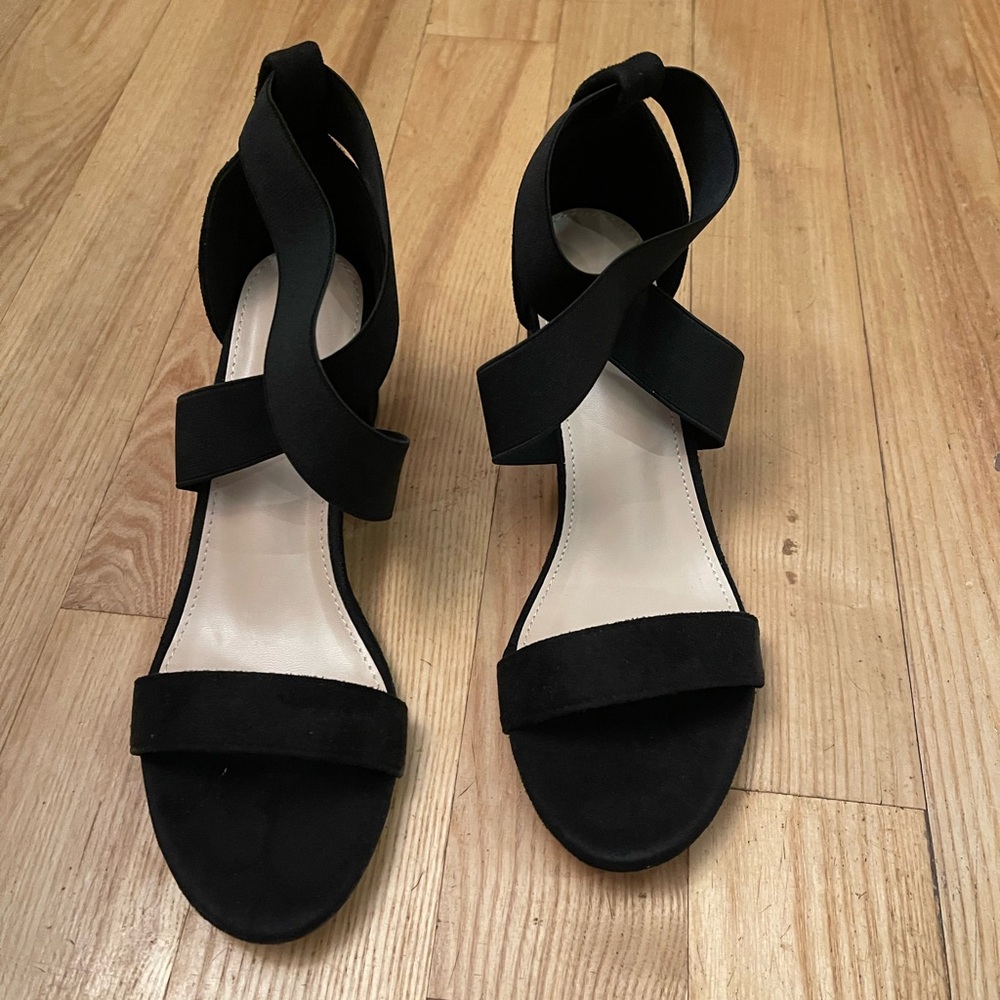 NWT Black Heels Size 40